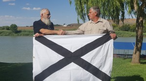 LS Rich Hamblem gives LS flag to Suidlanders Jan 2019
